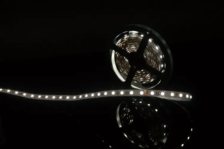 Лента светодиодная стандарт 5050, 60 LED/м, 14,4 Вт/м, 12В , IP20, Цвет: Холодный белый